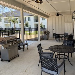 exterior bbq at verandas apartments in Thomasville, GA